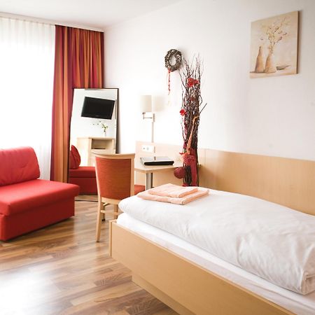 Hotel Gasthof Pension Riebel Etzenricht ภายนอก รูปภาพ